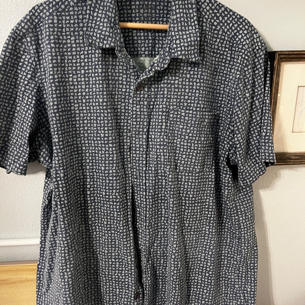 L.L. Bean Men's Blue Geometric Button Down Shirt